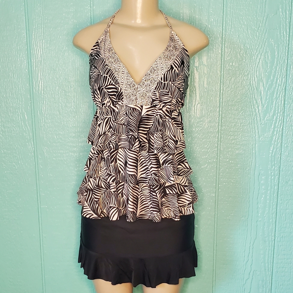 ❤ Catalina 2 pieces swimsuit white & black raffles Size (12-14)